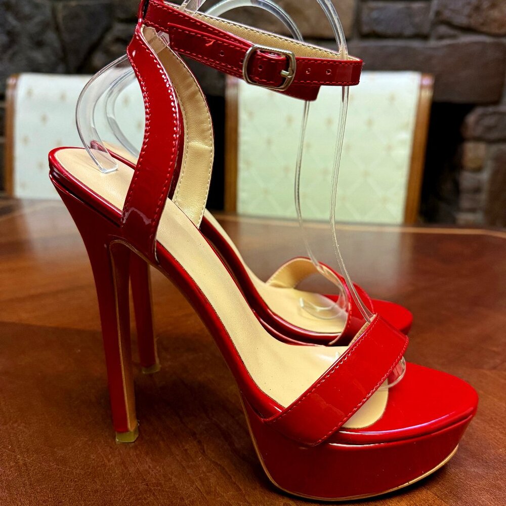 Beautiful Red Patent Platform Ankle Strap Platforms US 9 NWOB
